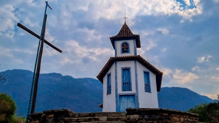 Morro da &Aacute;gua Quente: Cachoeira do Bic&atilde;o, Capela de Santa Quit&eacute;ria e Centro Hist&oacute;rico (N&iacute;vel F&aacute;cil)